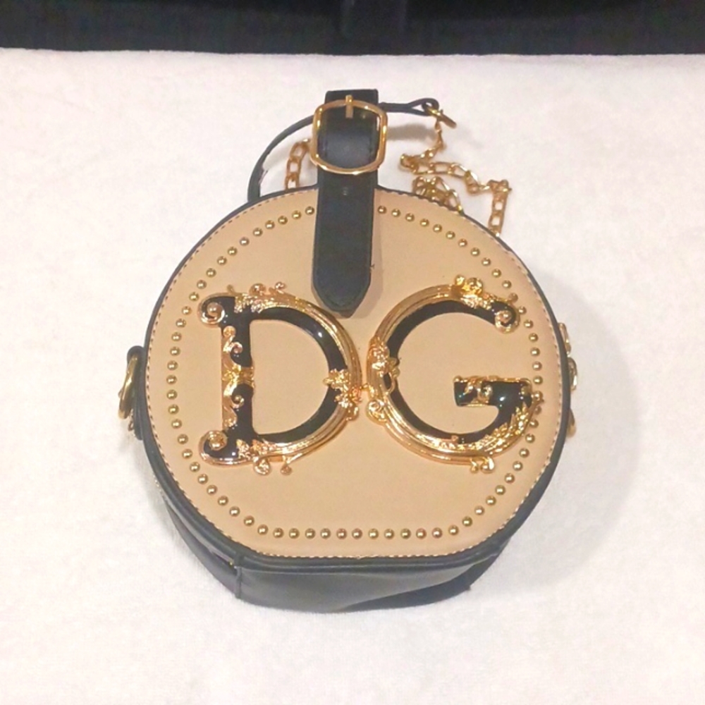 Trendy Fashion Purse.